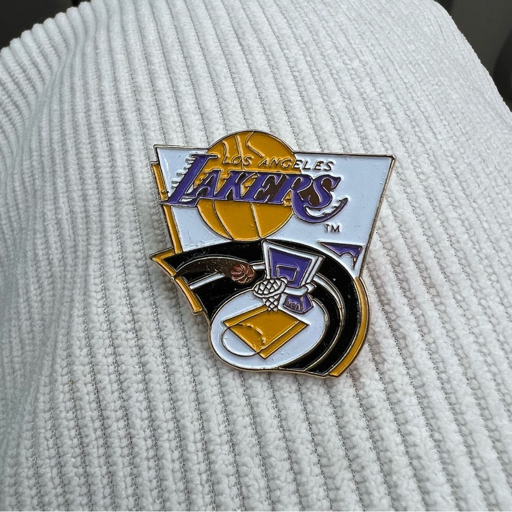 Vintage Los Angeles Lakers pin/brooch